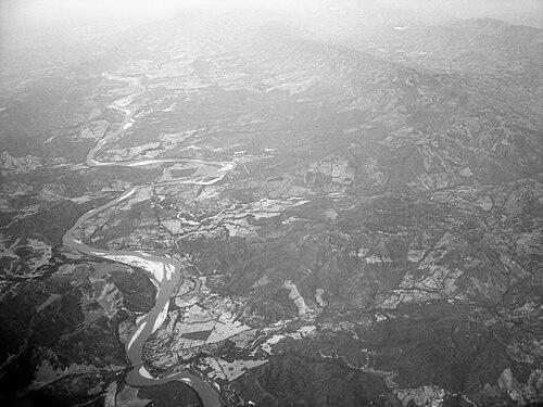 Yuma River created the natural eastern border between Western and Eastern Auritania, along with Hollosend, and is its longest river.