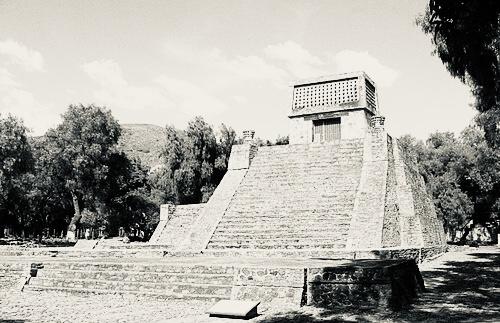 An Izteca pyramid with its Izteca Architecture.