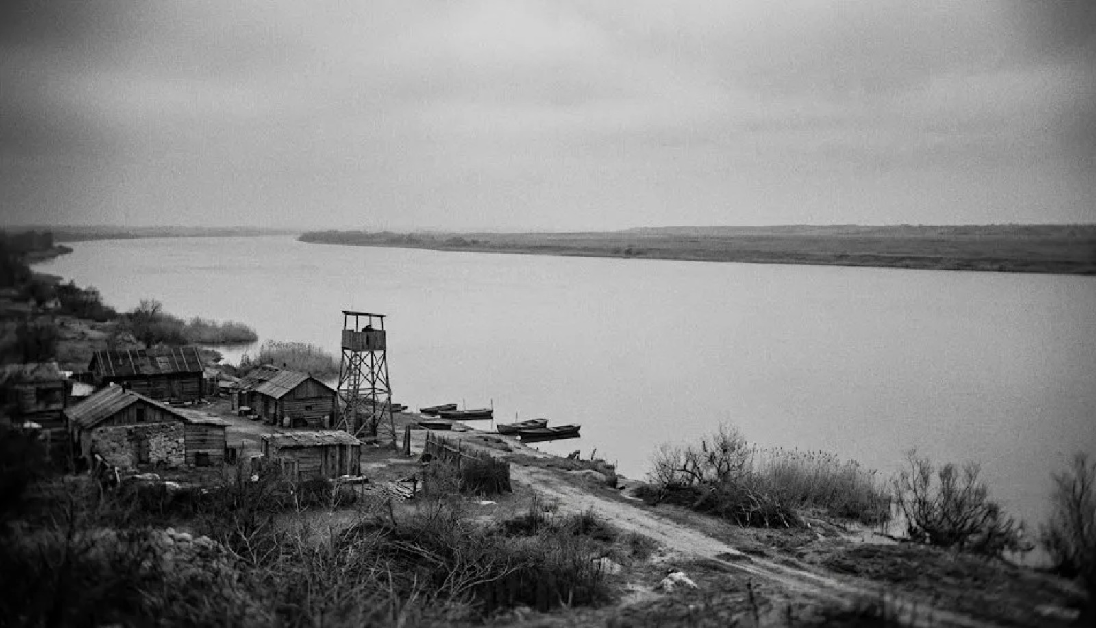 A Varahmehri frontier post on the Ghlat river, facing the Ymirian colony of Divia across the water, circa 1925