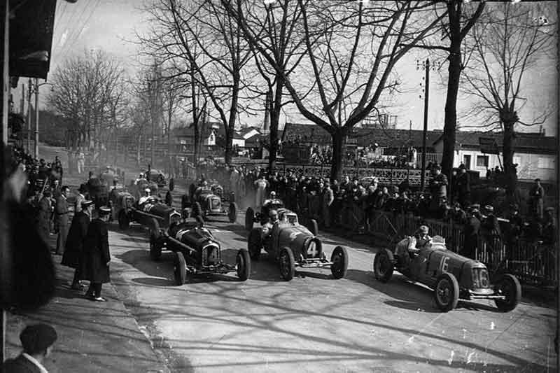 The 1929 Karjanian Grand Prix had 37 entrants, a domestic record